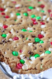 m&m christmas cookie bar